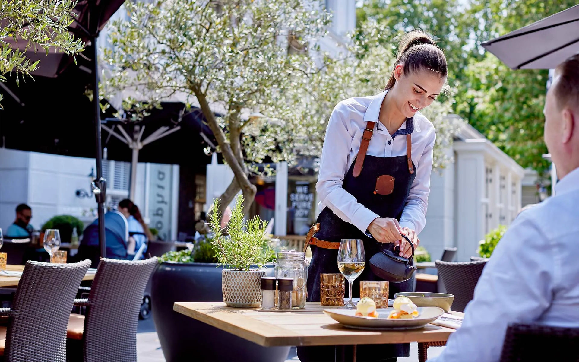 Carlton Ambassador restaurant - Persoonlijke service met gouden randje