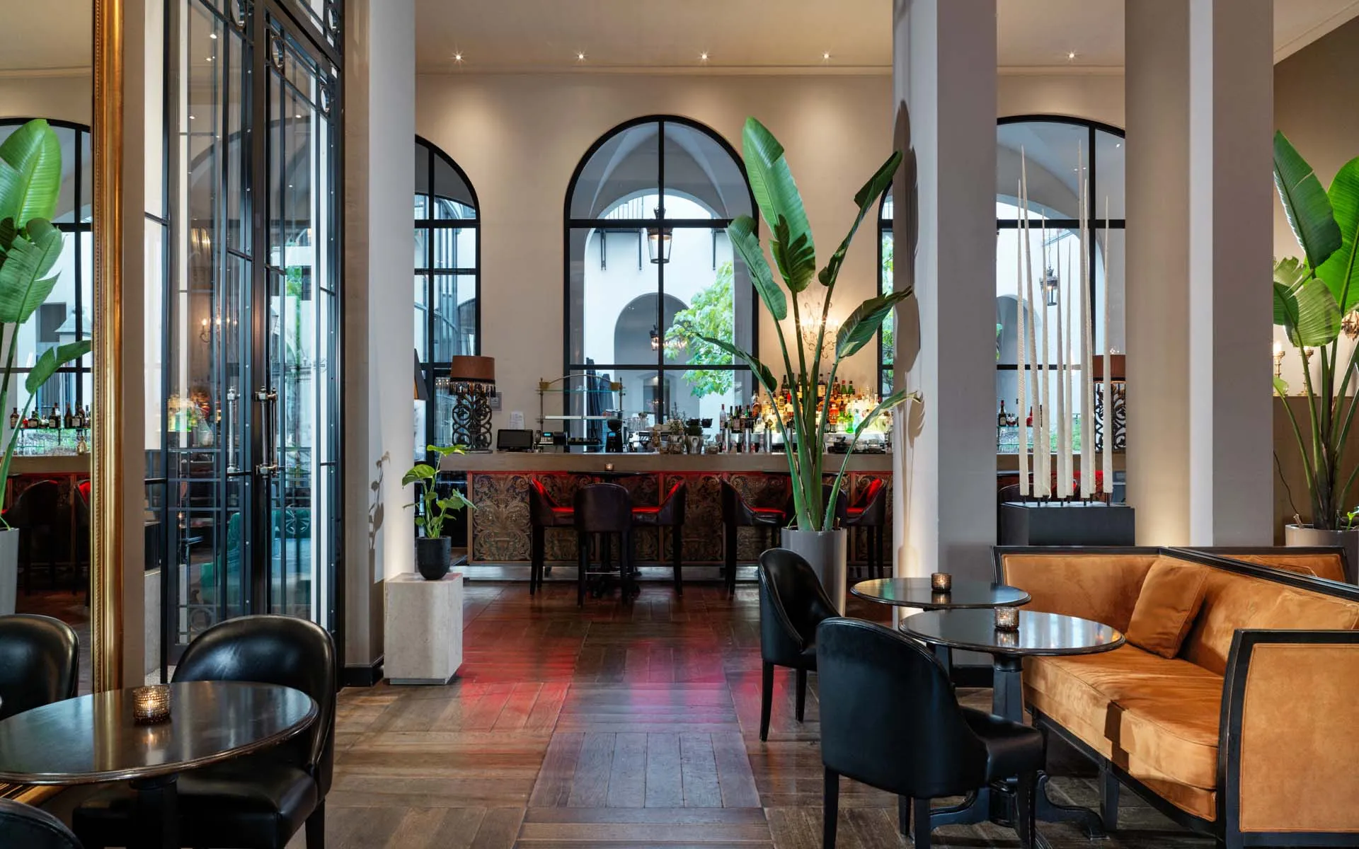 The Dominican interieur - Hoge plafonds en luxueuze stoffen in Brussel